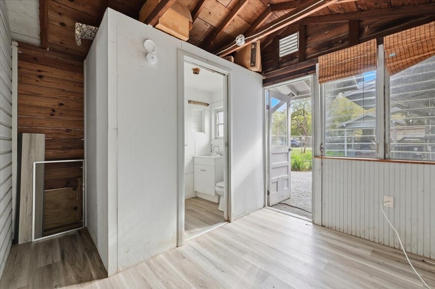 More Photos Of 506 Commonwealth Ave SW, Polk City Office Residential For Sale