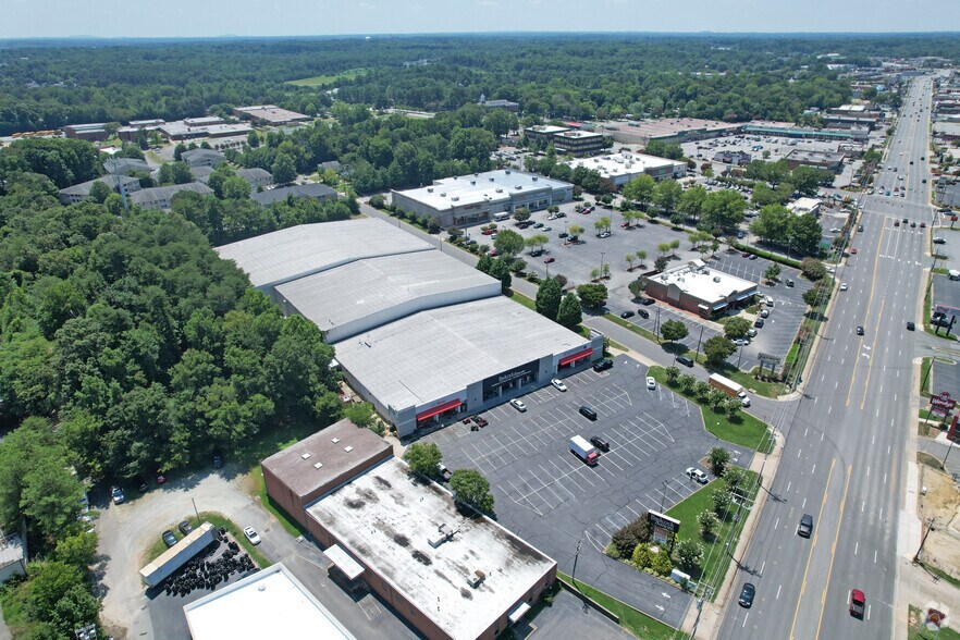 More Photos Of 3407 W Gate City Blvd, Greensboro Freestanding For Lease
