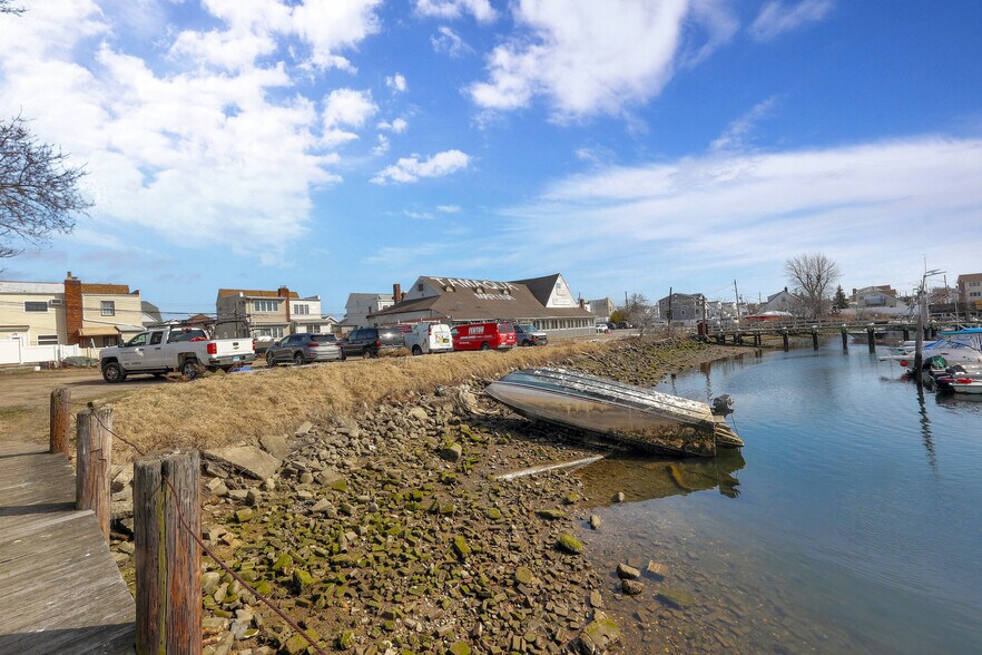 More Photos Of 82-84 Ebony Ct, Brooklyn Marina For Sale