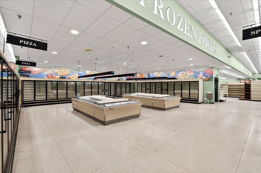 More Photos Of 4634-4639 Gravois Rd, House Spgs, House Springs Supermarket For Lease