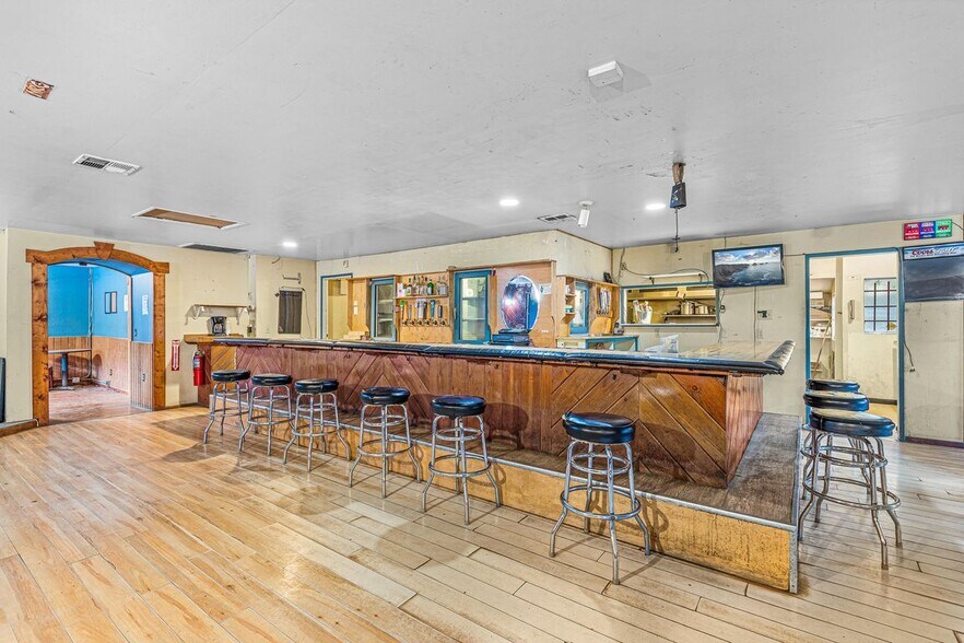 More Photos Of 18097 Redwood Hwy, Selma Restaurant For Sale