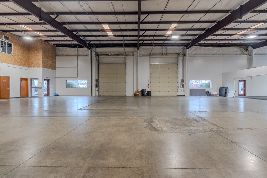 More Photos Of 5885 Crater Lake Hwy, Central Point Warehouse For Sale