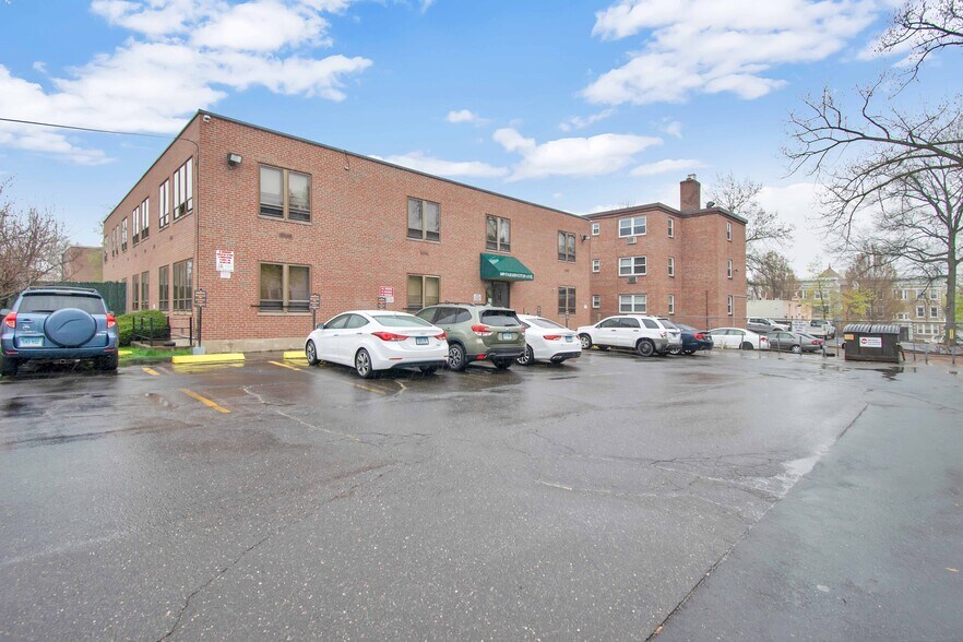 More Photos Of 609 Farmington Ave, Hartford Medical For Lease