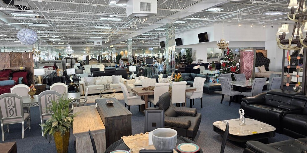 More Photos Of 10000 Northwest Fwy, Houston Showroom For Sale