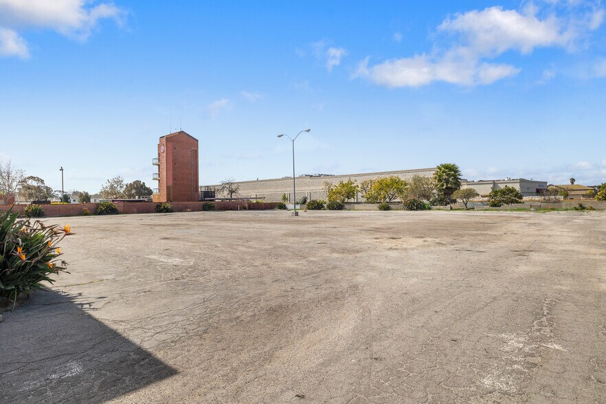 More Photos Of 375 S K St, Oxnard Religious Facility For Sale