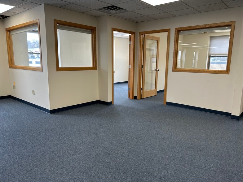 More Photos Of 11-15 Parker St, Gloucester Light Manufacturing For Lease