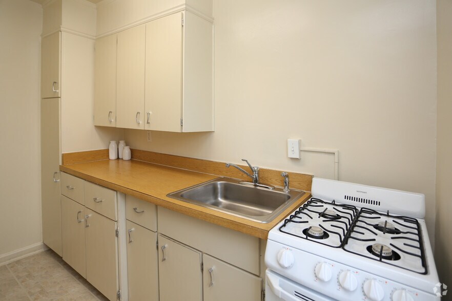 More Photos Of 3301 Chillum Rd, Mount Rainier Apartments For Sale