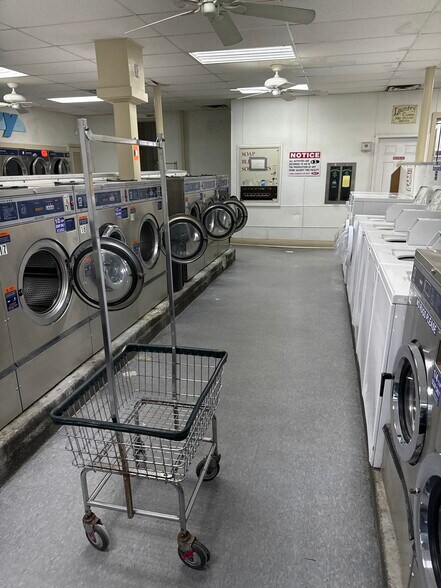 More Photos Of 1422 E 55th St, Kansas City General Retail For Sale