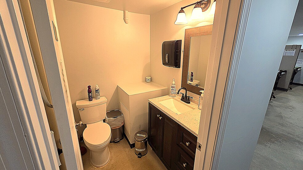 More Photos Of 2808 Douglas St NE, Washington Office For Sale