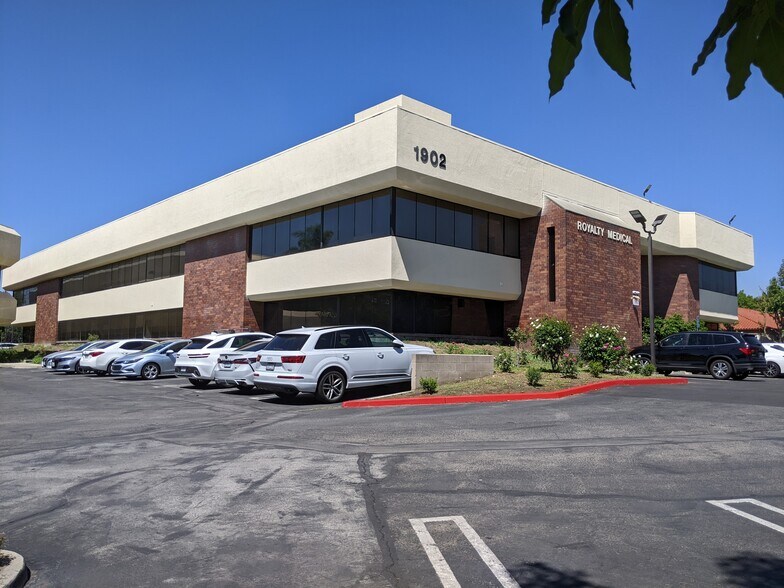 More Photos Of 1902 Royalty Dr, Pomona Medical For Lease