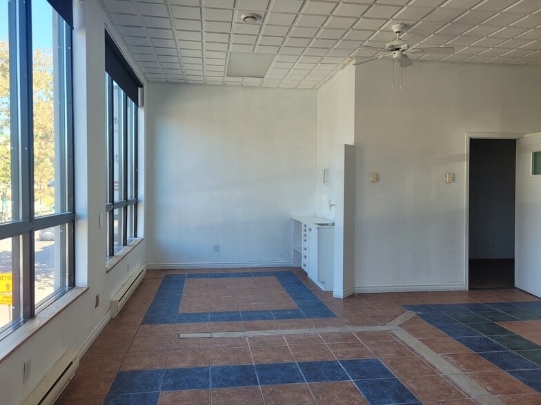 More Photos Of 170 Rue Jarry E, Montréal Storefront Retail Office For Lease