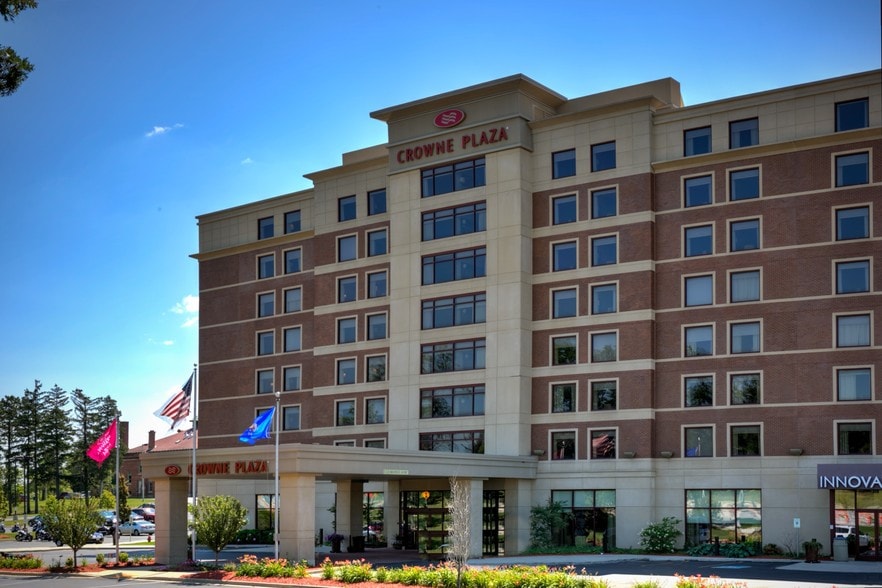 More Photos Of 10499 Innovation Dr, Wauwatosa Hotel For Lease