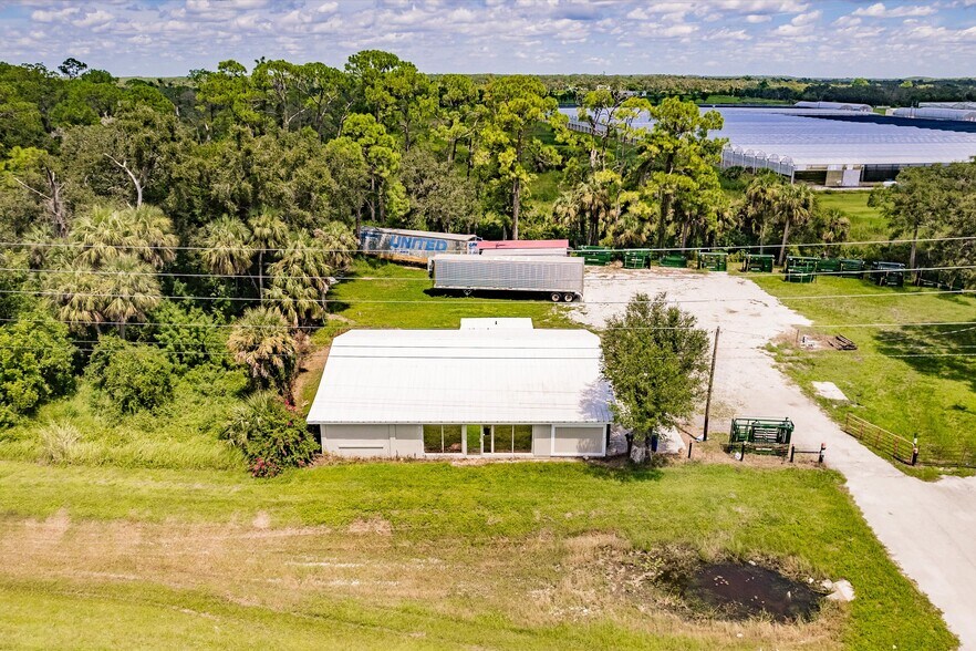 More Photos Of 19431 Palm Beach Blvd, Alva Flex For Lease