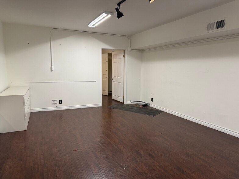 More Photos Of 7815-7817 Melrose Ave, Los Angeles Storefront Retail Office For Lease