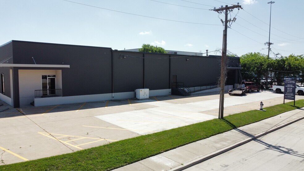 More Photos Of 3400 Royalty Row, Irving Distribution For Lease