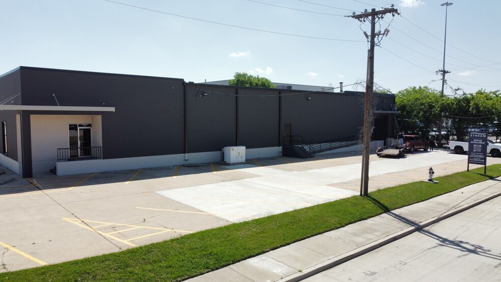 More Photos Of 3400 Royalty Row, Irving Distribution For Sale