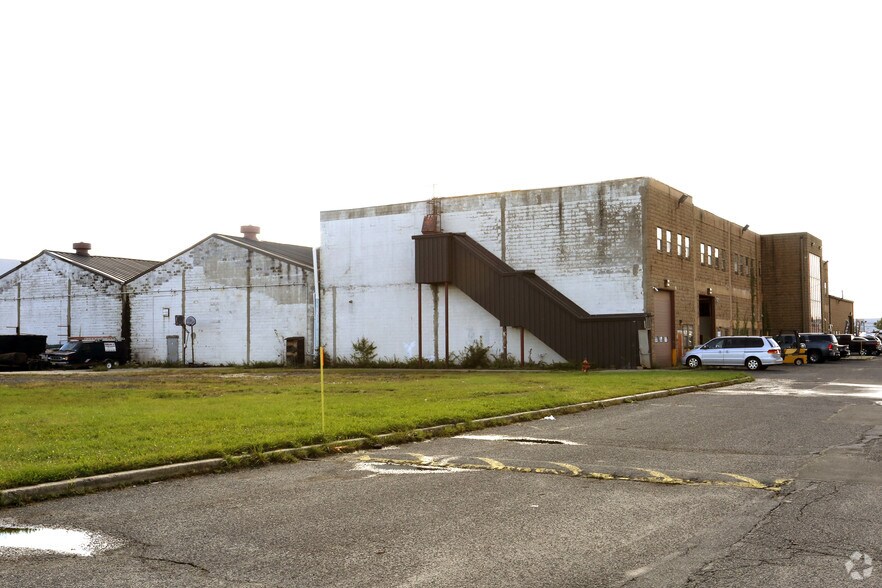 More Photos Of 900 Port Reading Ave, Port Reading Warehouse For Lease
