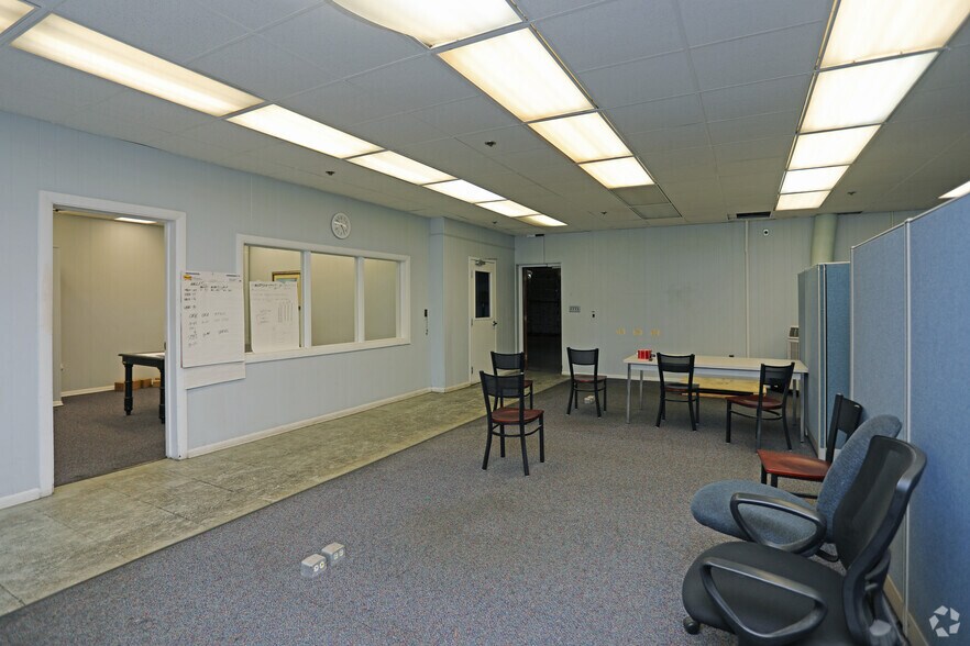 More Photos Of 572 S New St, Eden Distribution For Lease