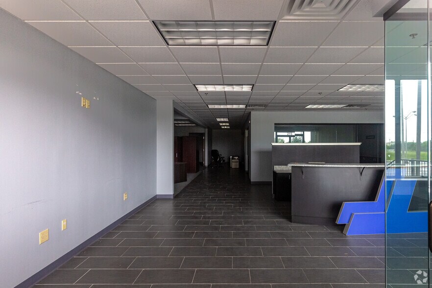 More Photos Of 685 John B Sias Memorial Pkwy, Fort Worth Manufacturing For Lease