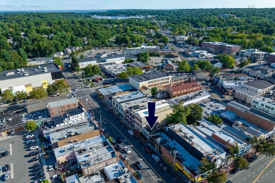 More Photos Of 8 Wall St, Huntington Restaurant For Sale