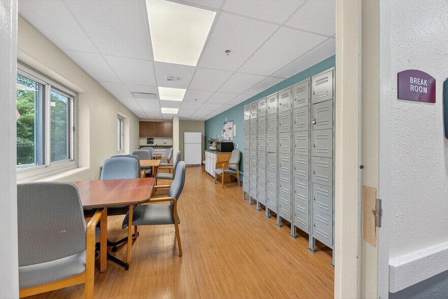 More Photos Of 106 Hospital Dr, Smithville Assisted Living For Sale