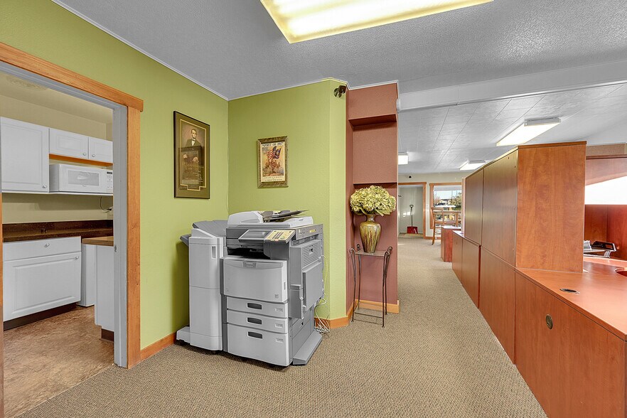 More Photos Of 509 S 4th Ave, Brighton Office For Sale