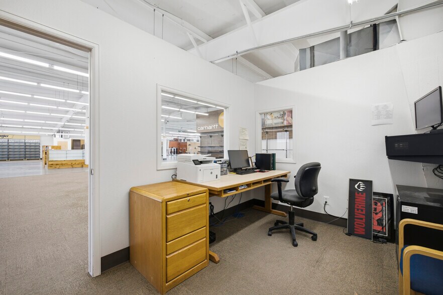 More Photos Of 2015-2017 2nd Ave, Greeley Warehouse For Sale
