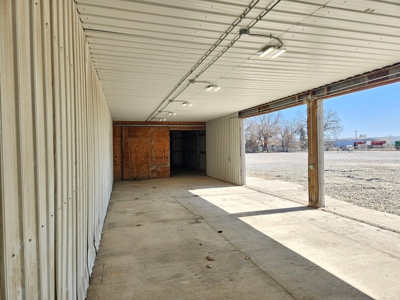 More Photos Of 6505 John J Pershing Dr, Omaha Warehouse For Lease