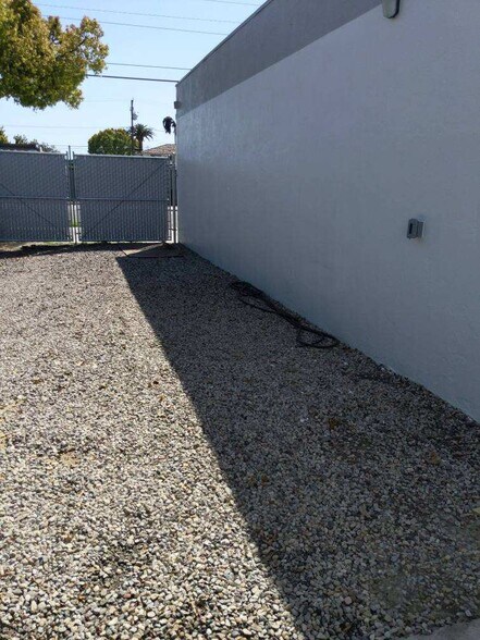 More Photos Of 6031 Clara St, Bell Gardens Warehouse For Lease
