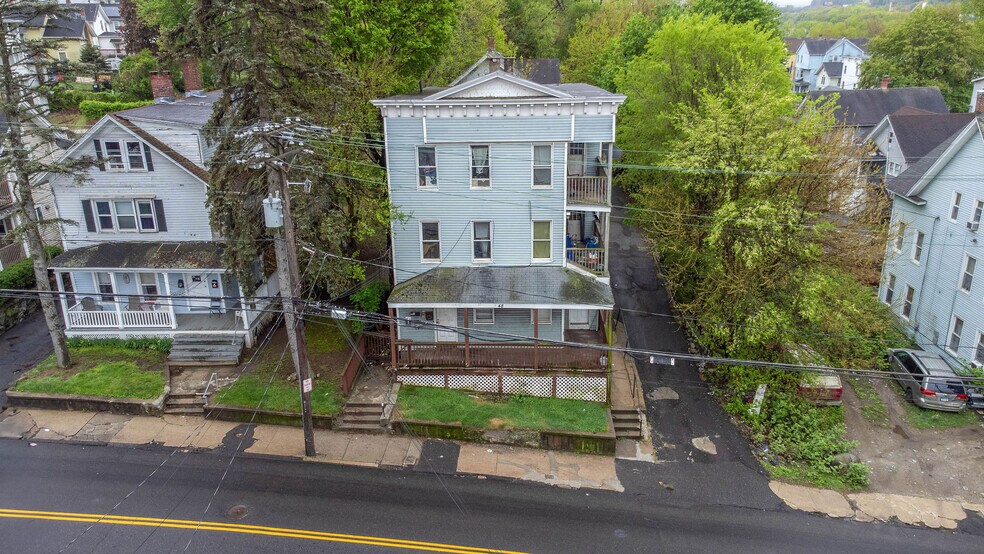 More Photos Of 46 Washington St, Waterbury Apartments For Sale