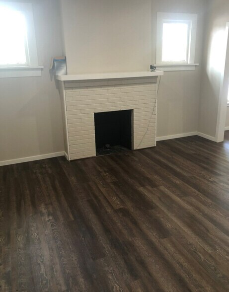 More Photos Of 2217 Hemphill St, Fort Worth Office For Sale