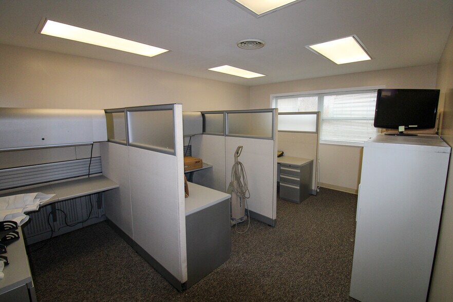 More Photos Of 7350 IL-111, South Roxana Specialty For Sale