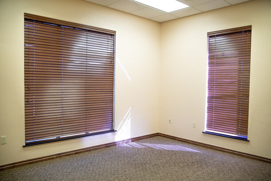 More Photos Of 908 SW 107th St, Oklahoma City Medical For Lease