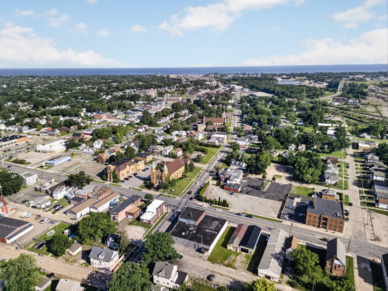 More Photos Of 300 E 28 St, Lorain General Retail For Sale