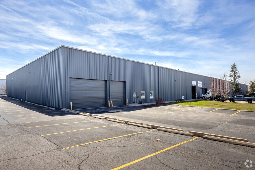 Primary Photo Of 3841-3865 Swanson Ct, Gurnee Manufacturing For Lease