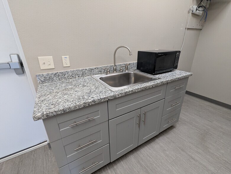 More Photos Of 6115 Muela Creek Dr, Beaumont Office For Lease