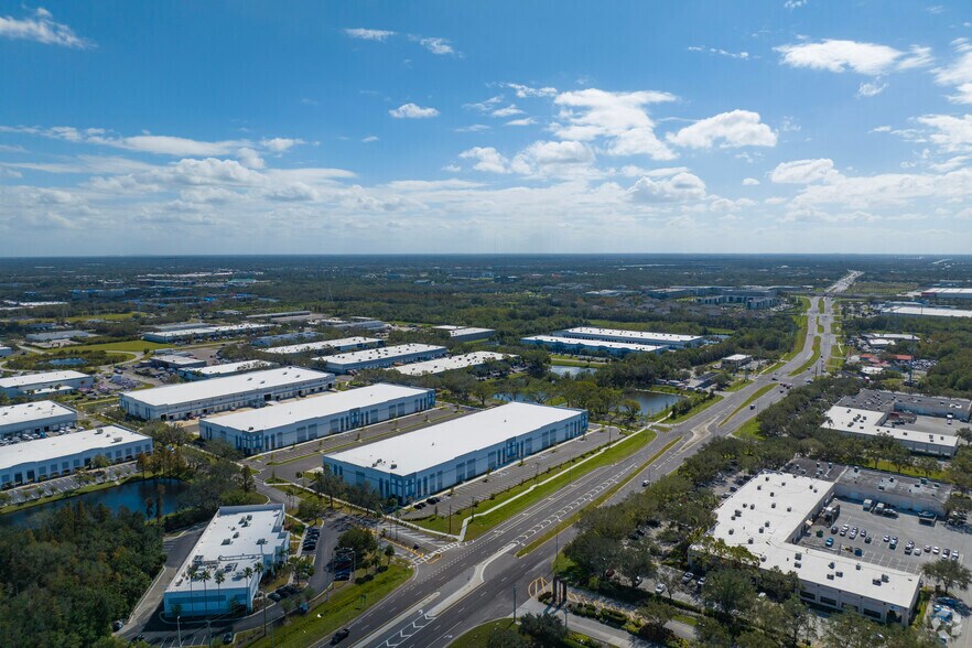 More Photos Of 9209 Florida Palm Dr, Tampa Distribution For Lease