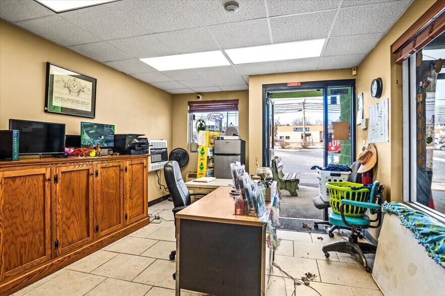 More Photos Of 901 S Main St, Taylor Carwash For Sale