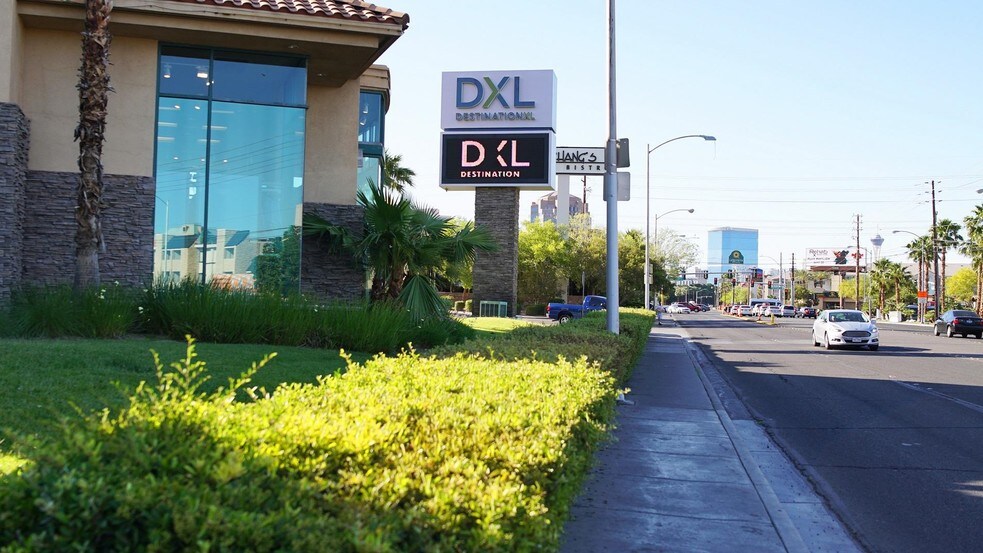 More Photos Of 4211 Paradise Rd, Las Vegas Freestanding For Lease