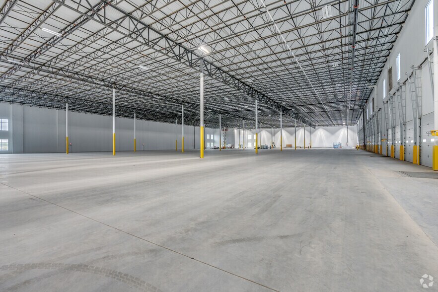 More Photos Of 1021 Everman Pky, Fort Worth Distribution For Lease