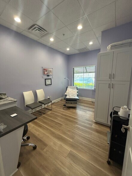 More Photos Of 7955 Airport Pulling Rd, Naples Medical For Lease