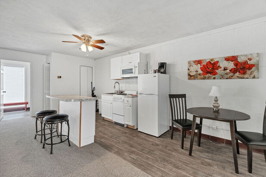 More Photos Of 973 W Main St, Abingdon Specialty For Sale