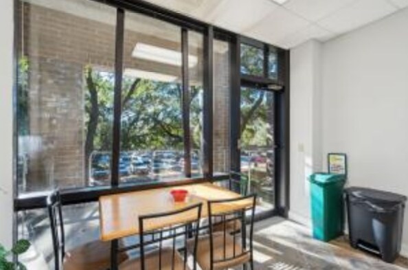 More Photos Of 710 Johnnie Dodds Blvd, Mount Pleasant Medical For Sale