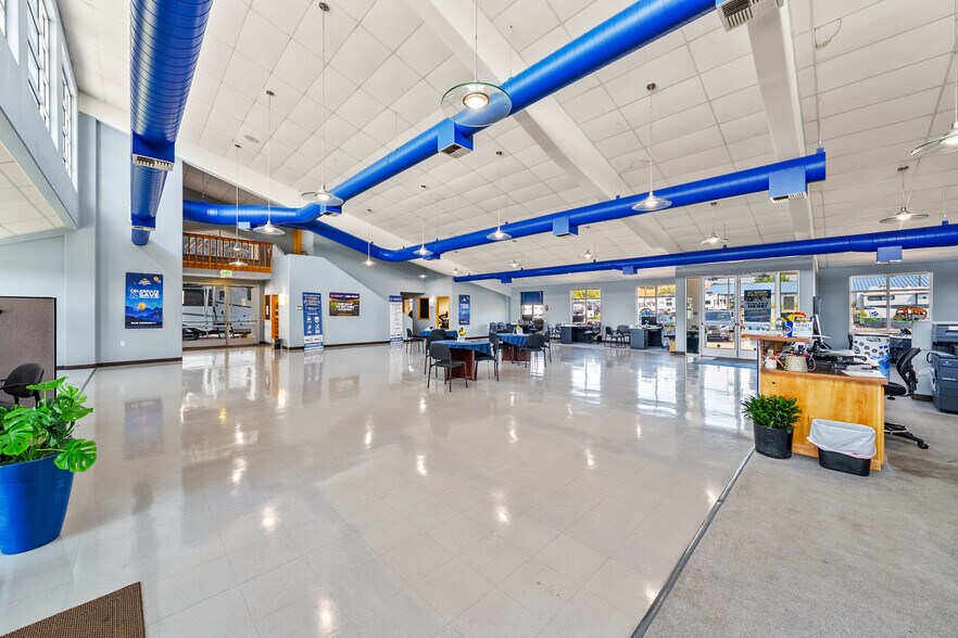 More Photos Of 3976 Crater Lake Ave, Medford Auto Dealership For Lease