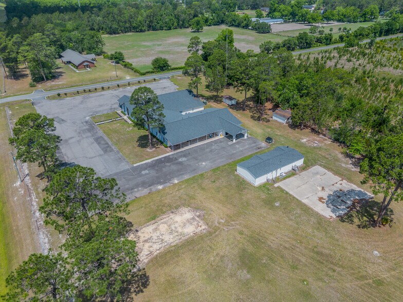 More Photos Of 128 University Blvd, Waycross Flex For Sale