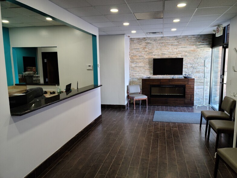 More Photos Of 2012-2040 Monroe St, Dearborn Medical For Lease