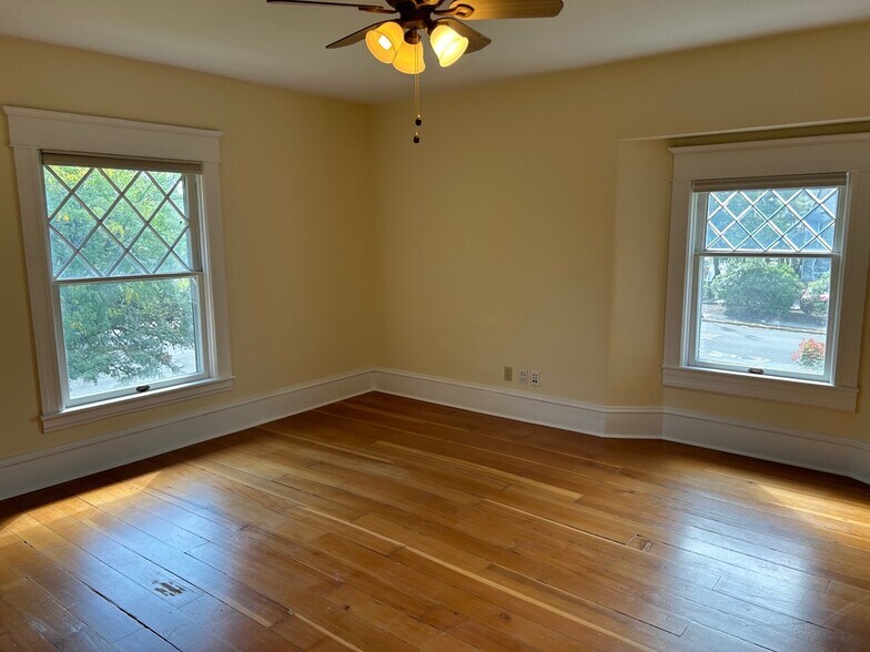 More Photos Of 214 Pioneer Pkwy West, Springfield Medical For Lease