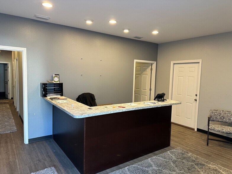 More Photos Of 1621 Capital Cir NE, Tallahassee Light Manufacturing For Lease