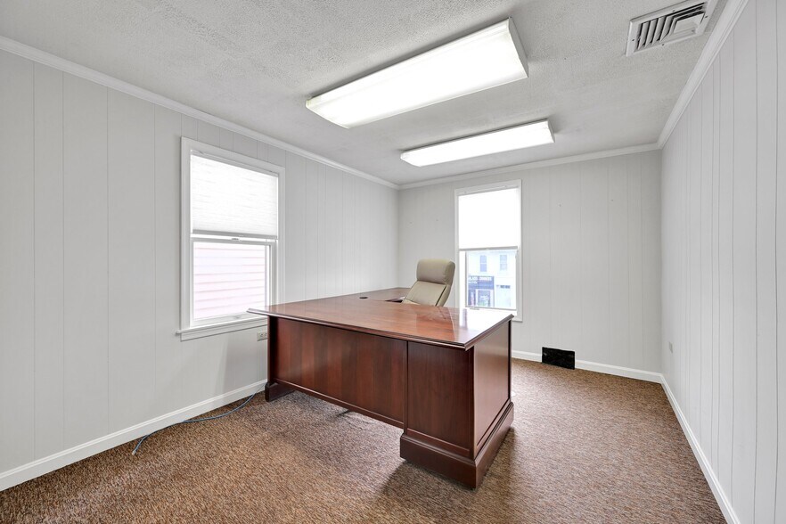 More Photos Of 26 N Railroad St, Palmyra Office For Sale