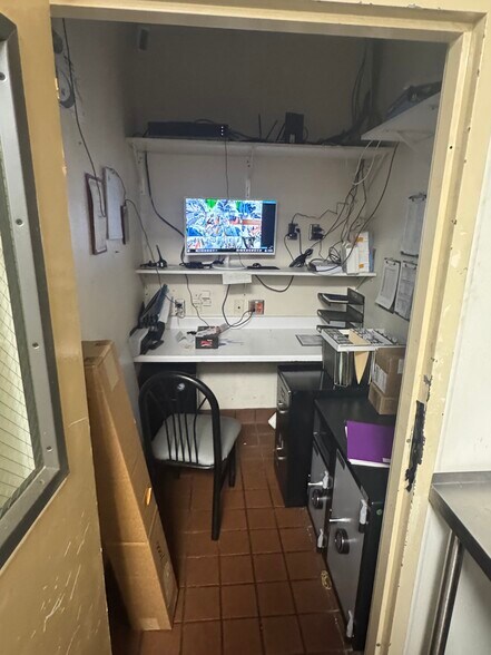 More Photos Of 6247 Day St, Riverside Fast Food For Lease